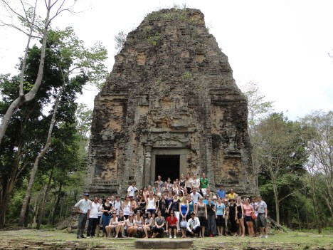 Gruppenbild 1 in Sambor Prei Kuk bei Kampong Thom (c) Michael Scholten