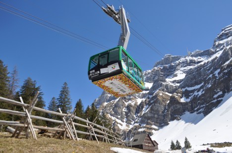 Die festlich geschmückte Säntis-Schwebebahn im Jubiläumsjahr „Das Appenzellerland - 500 Jahre in der Eidgenossenschaft“
