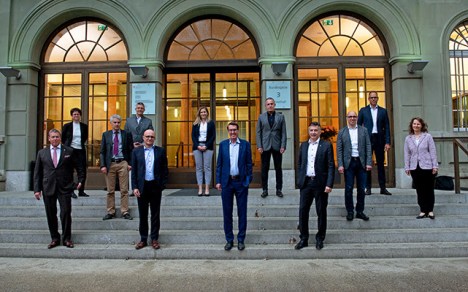 Bildlegende v.l.n.r.: Casmir Platzer, Janine Bunte, Ueli Stückelberger, Damian Constantin, Nicolo Paganini, Leonie Liesch, Andreas Züllig, Stefan Schulthess, Hans Wicki, Stefan Müller-Altherr, Jürg Friedli, Brigitta Gadient. 