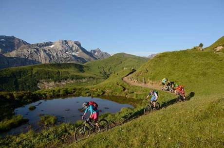Biker erobern die Destination Adelboden-Lenk-Kandersteg. Biker erobern die Destination Adelboden-Lenk-Kandersteg.